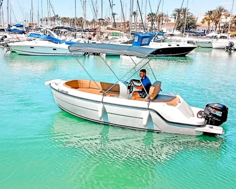 Barco sin titulación Agua Marina 450