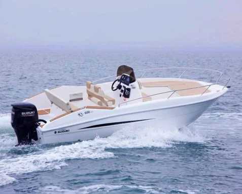 Barco con licencia Astillux 600