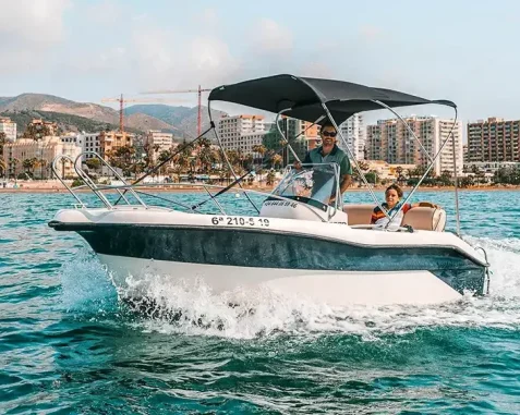 Barco sin licencia Mareti 450