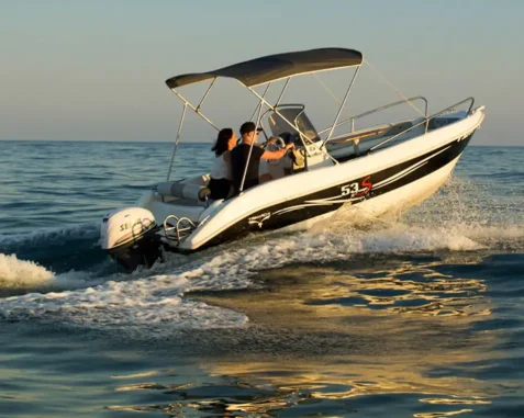 Barco sin licencia Trimarchi 53