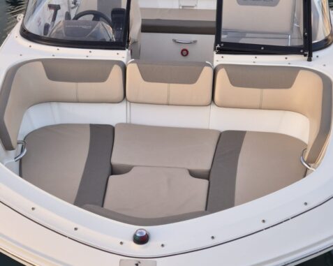 Barco con licencia Bayliner VR5