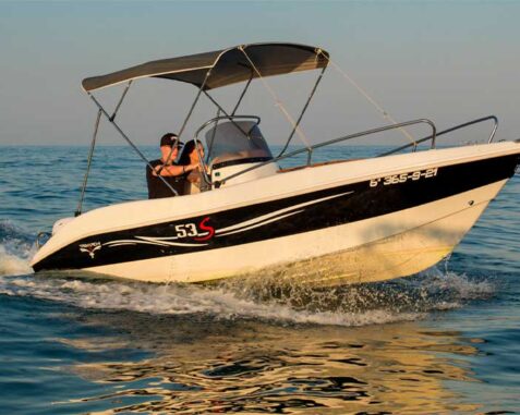 Barco sin licencia Trimarchi 53
