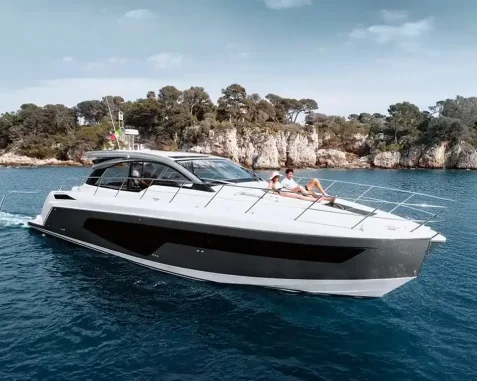 Yate a motor Azimut 51