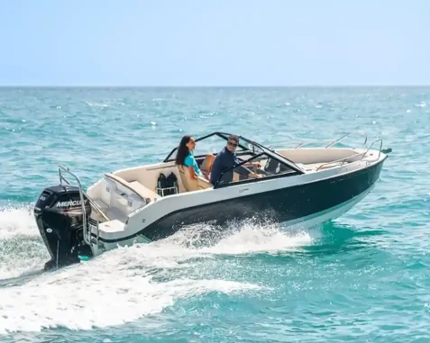 Barco a motor Quicksilver 555