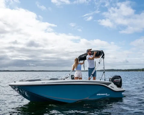 Barco a sin licencia Bayliner M15