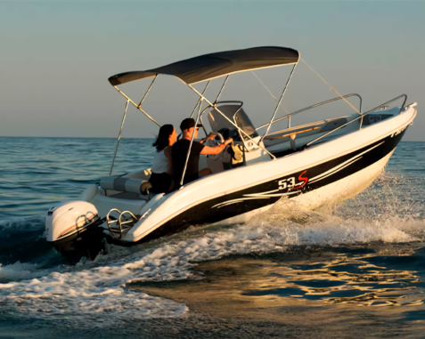 Barco sin licencia Trimarchi 53