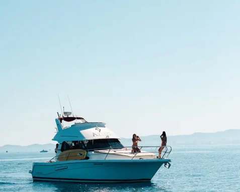 Yate motor Faeton 1180