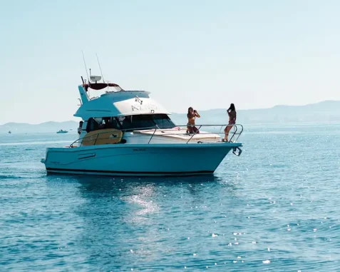 Yate motor Faeton 1180