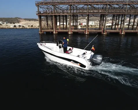 Barco sin licencia Voraz 505