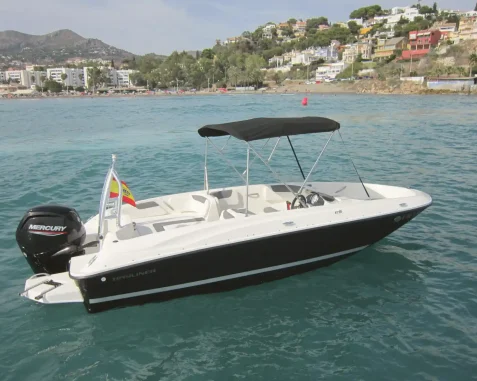 Barco sin licencia Bayliner E6