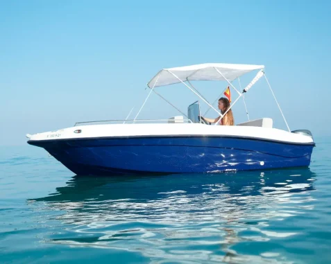 Barco sin licencia Nireus 490