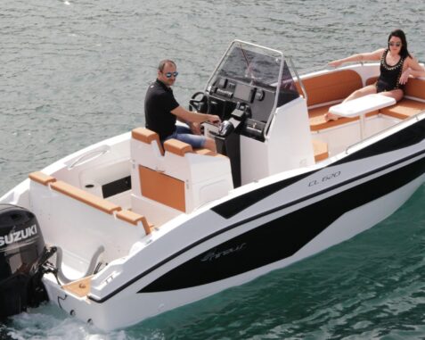 Barco con licencia Nireus 620 CL