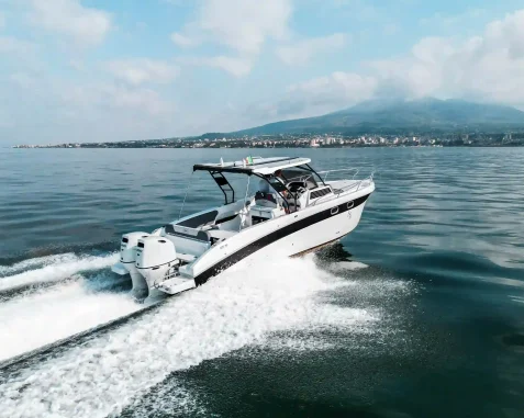 Barco a motor Saver 870