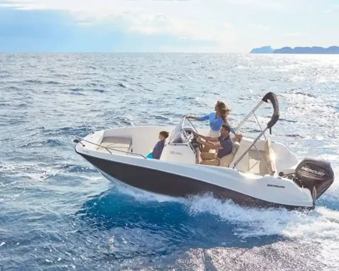 Lancha Quicksilver 555