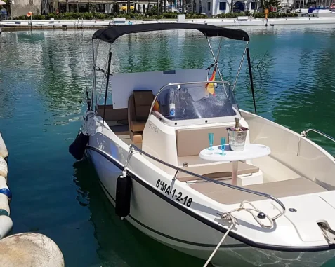 Lancha Quicksilver 555