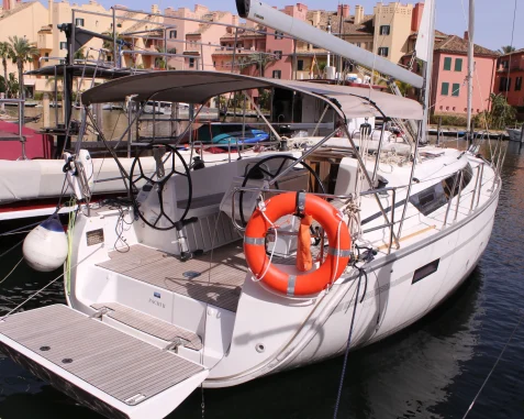 Velero Bavaria 37 Cruiser