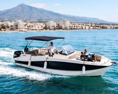 Barco a motor Quicksilver 755