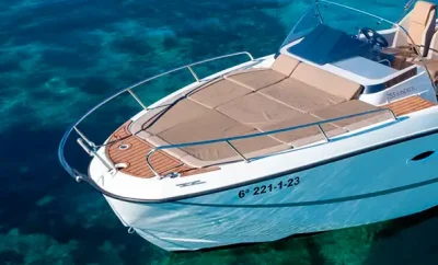 Cuándo es la mejor época para alquilar un barco en Málaga